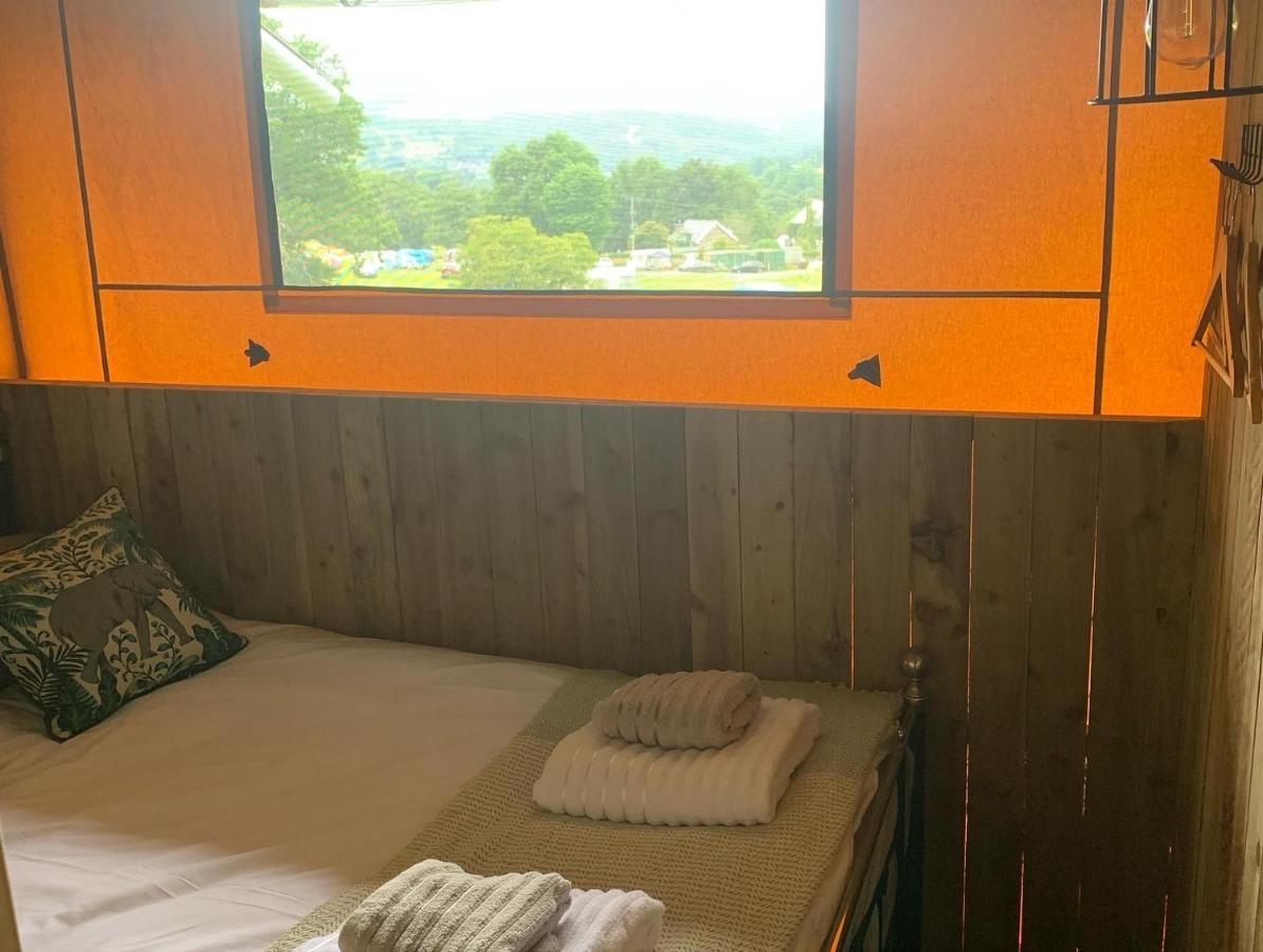 Mountain View Safari Tent With Hot Tub In The Heart Of Snowdonia دولغيلوو المظهر الخارجي الصورة